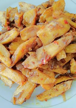 Fried sweet potatoes and sauce ainihin hoton girkin
