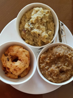 காரா பொங்கல், ஸ்வீட் (சர்க்கரை)பொங்கல், ரவை வடை(Kaara pongal,sweet pongal,rava vadai recipein tamil) செய்முறை முக்கிய புகைப்படம்