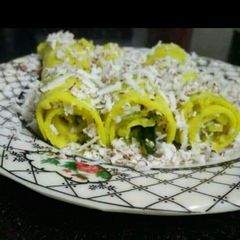 A picture of Khandvi.