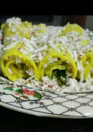 A picture of Khandvi.