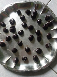 ஹோம் மேட் சாக்லேட் (Homemade chocolate recipe in tamil) செய்முறை முக்கிய புகைப்படம்