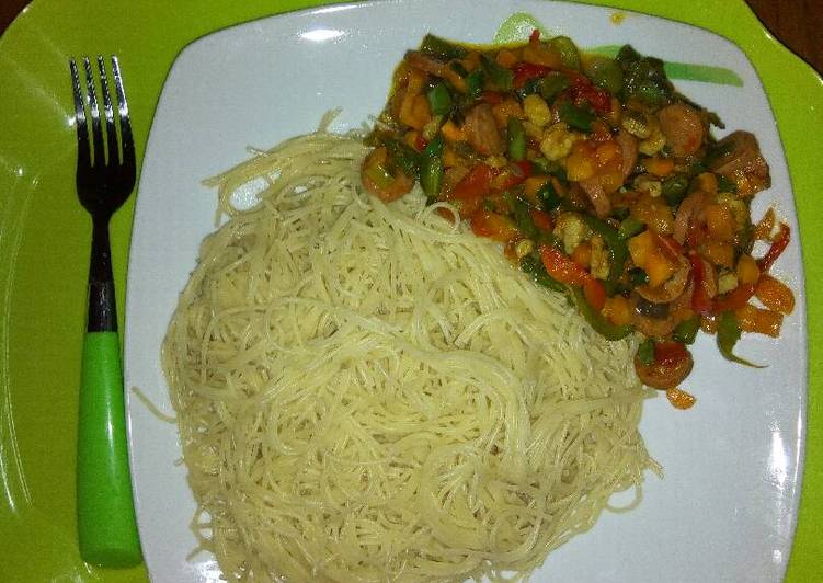 Shrimp veggie stir-fry with spagettini