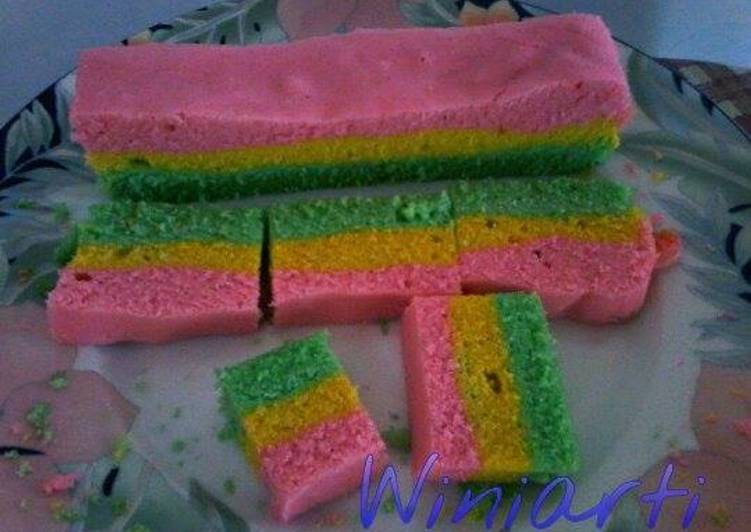 KUE BOLU PELANGI KUKUS