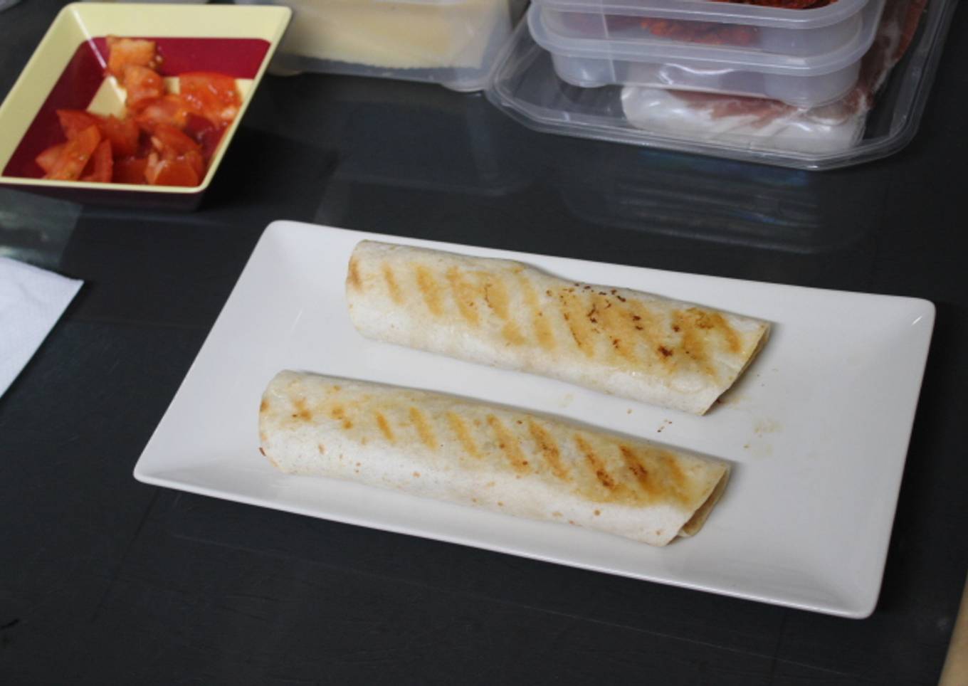 Rollitos de jamón, mango y queso fresco