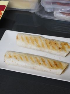 Una foto de Rollitos de jamón, mango y queso fresco