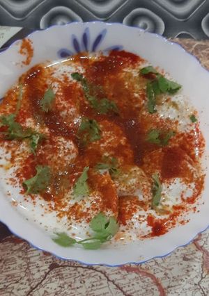 A picture of Dahi vada.