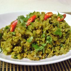 A picture of Lau Muger Dal Torkari (Lauki / Bottlegourd - Green Gram Curry - Bengali Style).