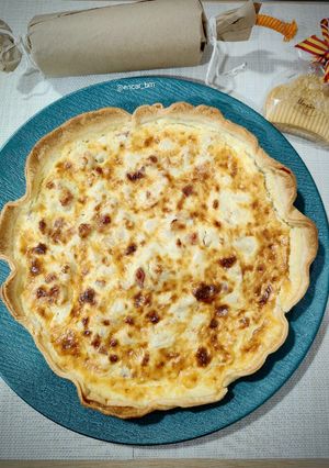 Una foto de Quiche de pollo y bacon con queso crema