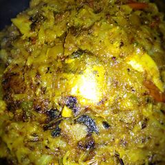 A picture of Fish head cabbage curry.