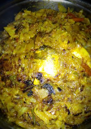 A picture of Fish head cabbage curry.