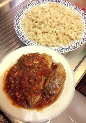 A picture of Pasta (marcaroni) with croaker fish stew.