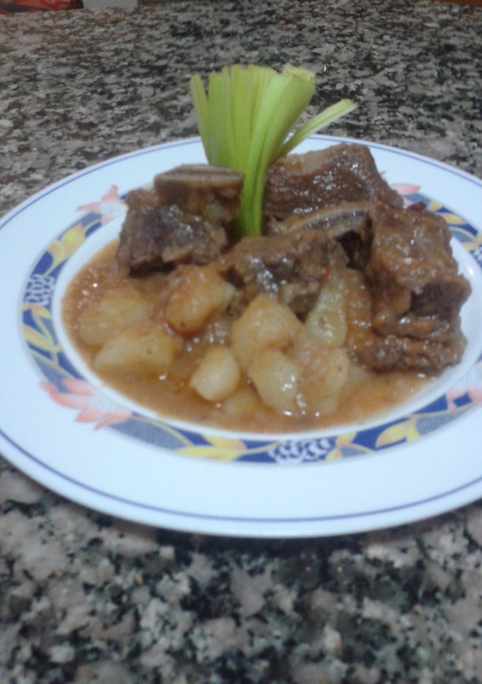 Una foto de Costilla de ternera con patatas