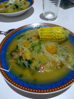 Una foto de Sopa de verduras y cabello de ángel