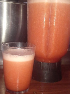 Una foto de Smoothie o batido frutillas y naranja