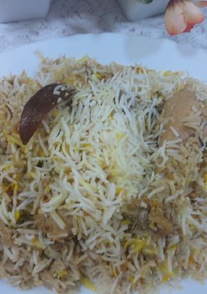 A picture of Chicken white malai biryani.
