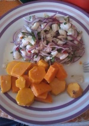 Una foto de Ceviche de reineta con camotes a la naranja