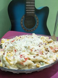 व्हाइट सॉस पास्ता (white sauce pasta recipe in marathi) रेसिपी चे मुख्य फोटो