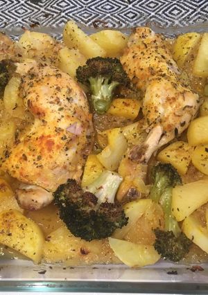 Una foto de Brócoli con pollo al horno