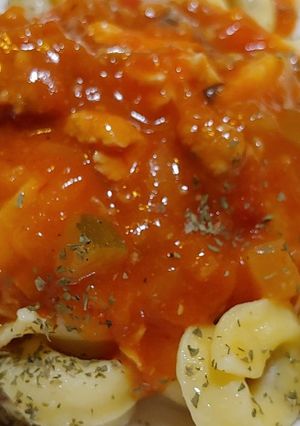 Una foto de Capeleti de carne con salsa de pisto