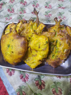 अजवाइन के पकौड़े (Ajwain ke pakode recipe in Hindi) रेसिपी मुख्य फोटो