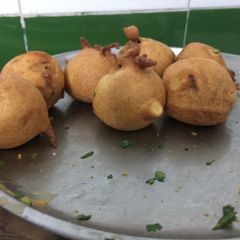 A picture of Crispy poha pakoras.