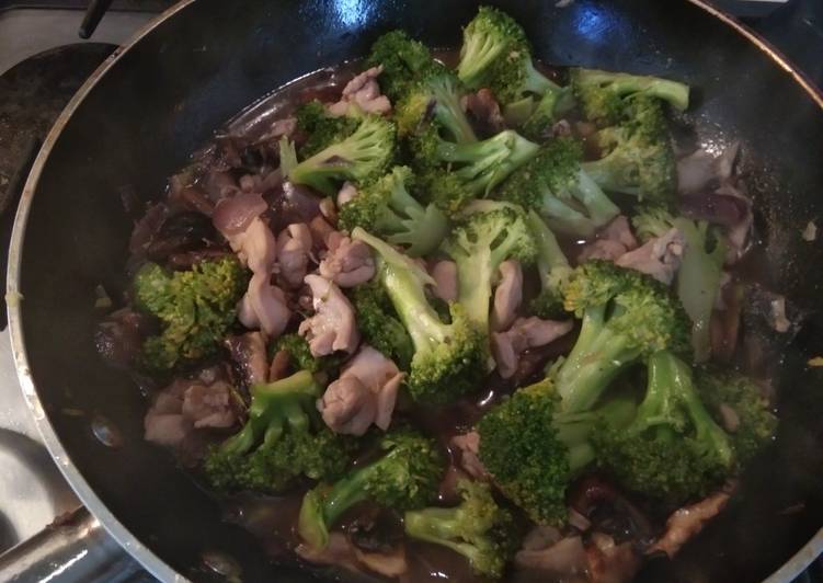 Ayam fillet broccoli jamur saus tiram
