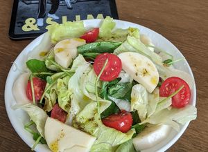 Foto de "Queen and Slim" (Salada mix de folhas, tomate e palmito)
