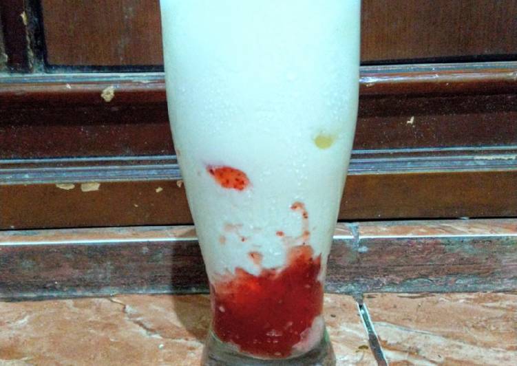 Resep Es susu strawberry jam oleh Masak Bareng Lita Cookpad