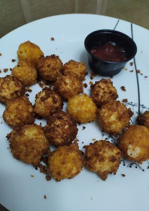 Una foto de Bolitas de queso con mermelada de fresa