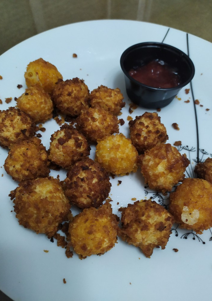 Una foto de Bolitas de queso con mermelada de fresa