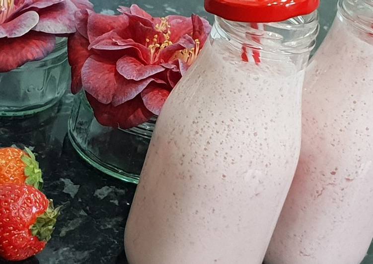 How to Prepare Favorite Strawberry milkshake #ramadankitayari #summerdrink