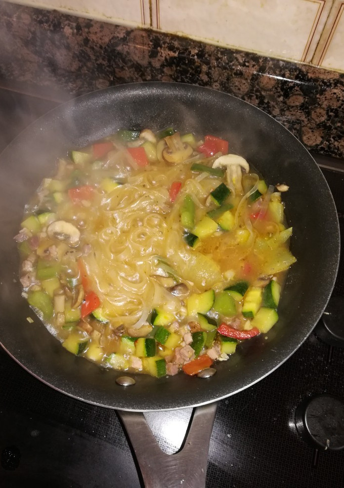 Una foto de Fideos de arroz con jamón