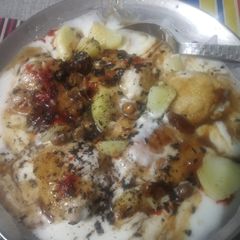 A picture of Dahi bhalle.