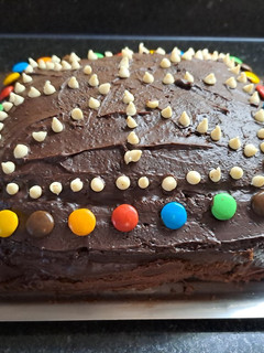 Una foto de Torta de chocolate súper húmeda de cumpleaños