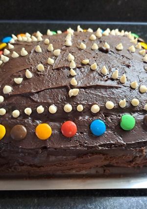 Una foto de Torta de chocolate súper húmeda de cumpleaños
