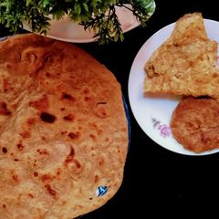 A picture of Anda paratha.