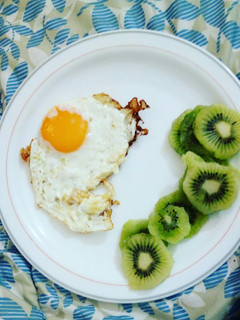 Una foto de Huevo con kiwi
