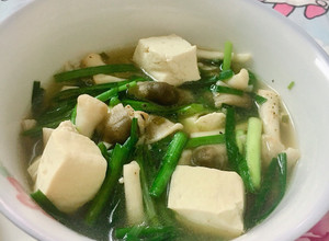 Hình của món Canh hẹ đậu hủ nấm rơm (chay).