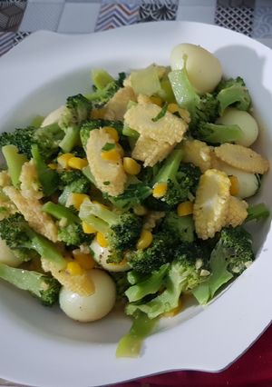 Foto resep Tumis putren brokoli telur puyuh ala upie