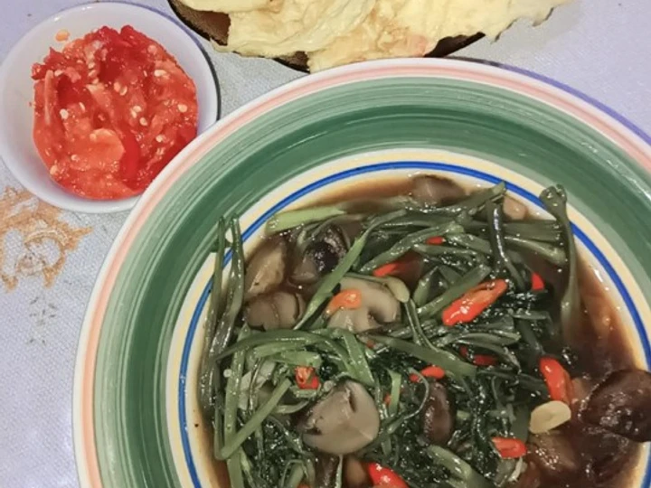 Langkah Mudah untuk Membuat Resep Tumis kangkung jamur Saus Tiram yang Lezat Anti Ribet, Mantap
