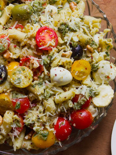 Una foto de Pesto pasta salad