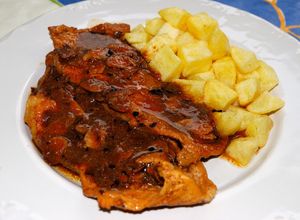 Una foto de Filetes de cerdo en salsa de almendras y vino dulce