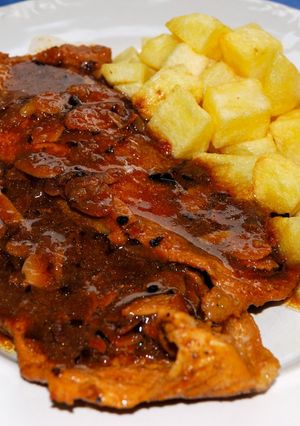 Foto principal de Filetes de cerdo en salsa de almendras y vino dulce
