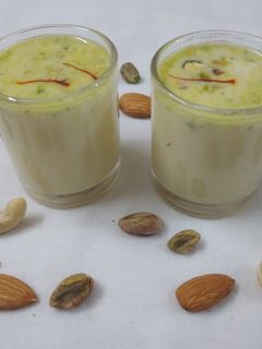 मसाला दुध (masala dudh recipe in marathi) रेसिपी चे मुख्य फोटो