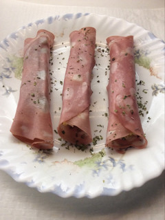 Una foto de Rollitos de mortadela