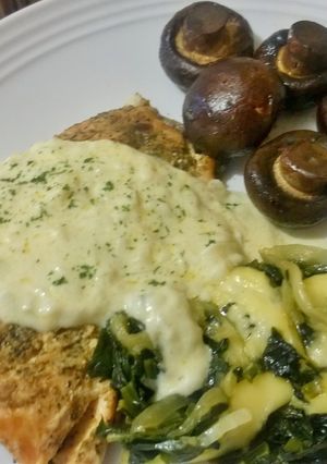 Una foto de Salmón con crema de queso