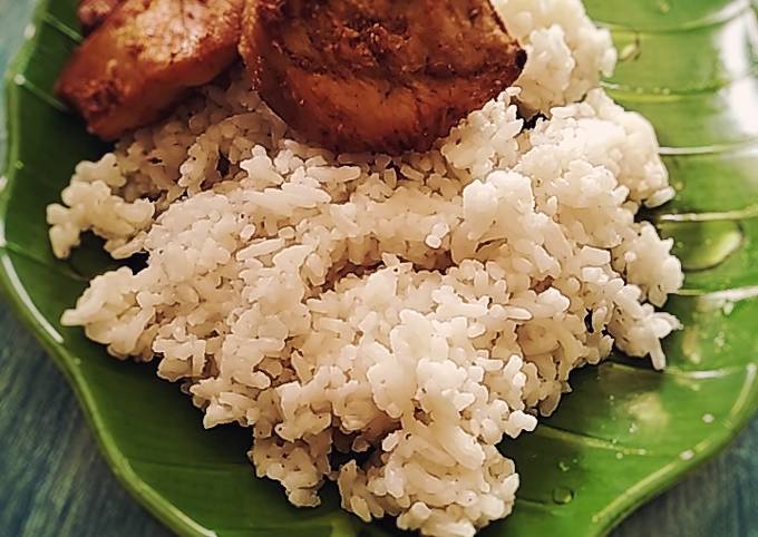 Bagaimana Membuat Nasi uduk magic com lauk ayam goreng Yang Sempurna