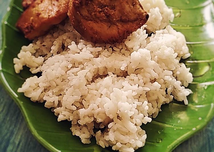 Bagaimana Membuat Nasi uduk magic com lauk ayam goreng yang Bikin Ngiler