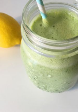 Una foto de Smoothies verde de “Popeye”