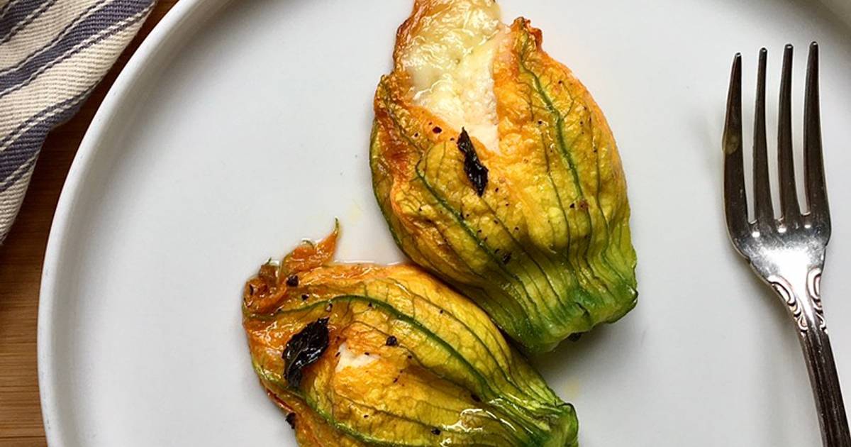 Baked stuffed courgettes blossoms Recipe by In cucina con Sofia Cookpad